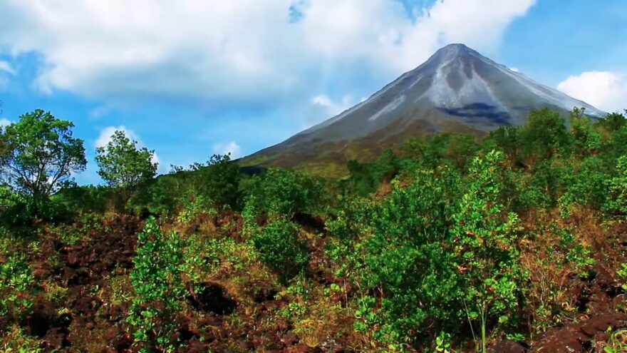 What to Expect When You Visit the Arenal Volcano in Costa Rica - 2024 Guide